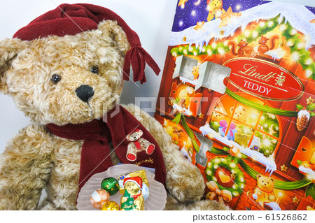 Advent calendar with teddy bear waiting for... - Stock Photo [61526862] -  PIXTA