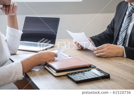 Employer arriving for a job interview, businessman 61528736