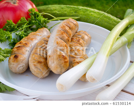 Grilled Munich sausages on the disposable white Grilled Munich sausages on the disposable white 61530114