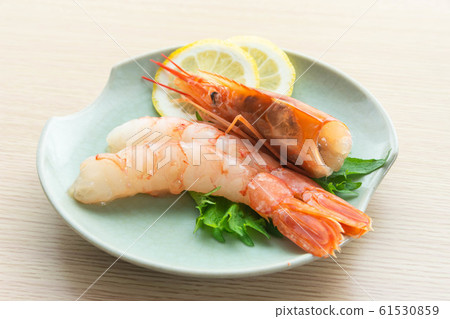 Red shrimp sashimi 61530859