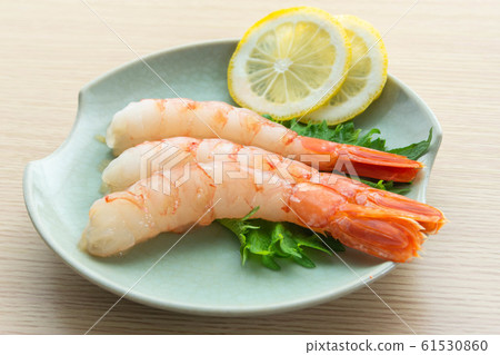 Red shrimp sashimi 61530860