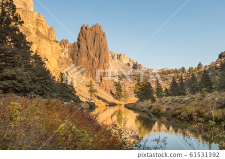 Crooked River as it passes Smith Rock State Park 61531392