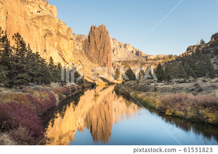 Crooked River as it passes Smith Rock State Park 61531823