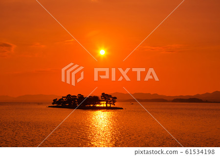 Evening view of Lake Shinji Evening view of Lake Shinji 61534198