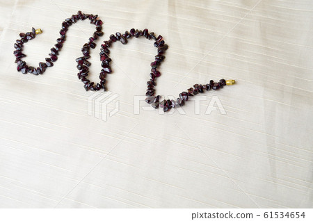 Women's beautiful beads, a necklace of brown  61534654