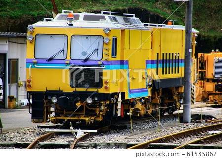Multiple tie tamper and motor car 61535862