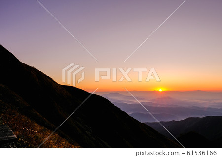 Goryu mountain climbing in autumn (at dawn: Goryu Sanso) 61536166