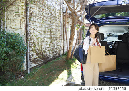 A young woman with a shopping bag A young woman with a shopping bag 61538656
