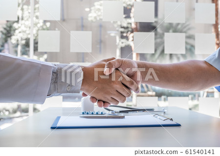 Doctors and male patients shake hands after the patient has finished treatment. Medical concepts and good health Doctors and male patients shake hands after the patient has finished treatment. Medical concepts and good health 61540141