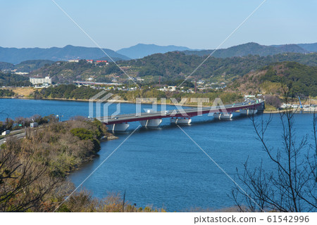 哈納納湖大橋從山。 哈納納湖大橋從山。 61542996