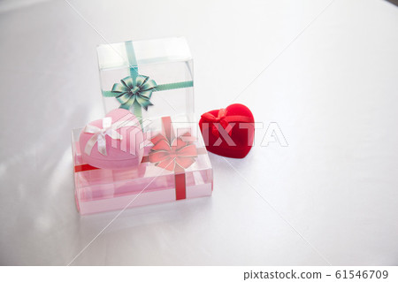Box with ribbon and heart-shaped ring case 61546709