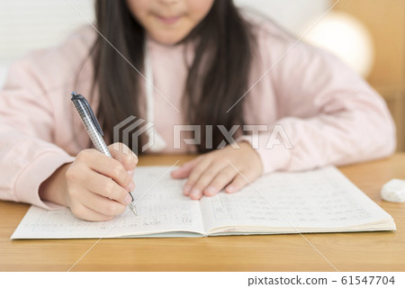 Elementary school student to study Elementary school student to study 61547704
