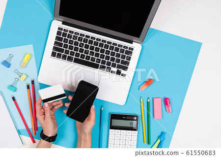 People pays for purchases with a card using internet bank People pays for purchases with a card using internet bank 61550683