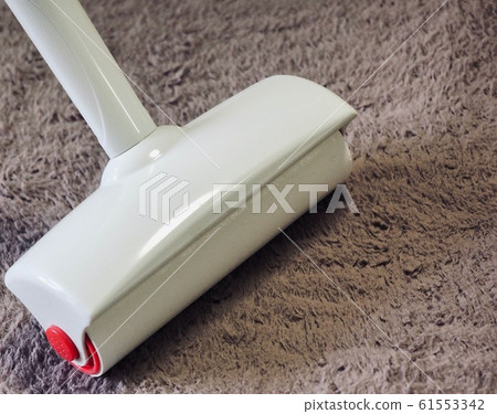 地毯和白色清潔用品捲筒清潔劑 61553342