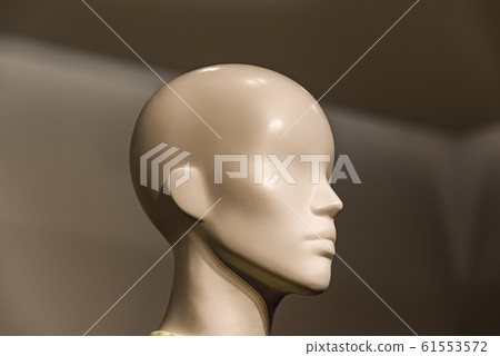 mannequin head Head of a white mannequin at store 61553572