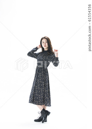 一名年輕女子的畫像 61554356