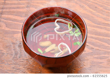 Attention) Steam is retouch synthesis. Eel liver sucking, eel liver soup. Serve with three leaves. 61555625