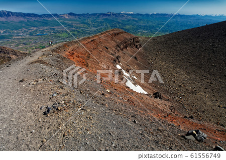 從淺間外輪山和前嶽山看的滋賀山 從淺間外輪山和前嶽山看的滋賀山 61556749