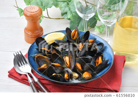 Seasoned mussels. It is a foreign-made frozen mussel. 61556810