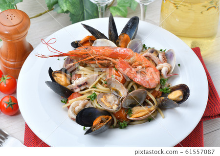 Seafood pescatore (seafood pasta with Linguine) Seafood pescatore (seafood pasta with Linguine) 61557087