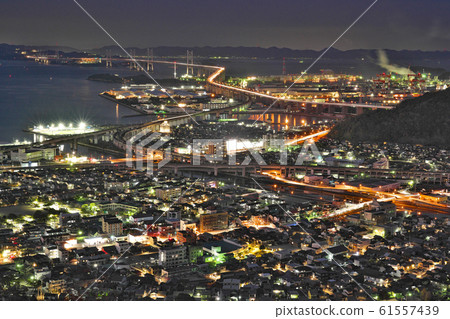 [瀨戶大橋（青山山頂展望台）（夜間）]香川縣A谷郡宇多津町青山頂峰 61557439