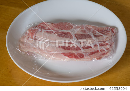 冷凍醃製的五花肉片 冷凍醃製的五花肉片 61558904