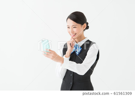智能手機（白色背景）的女人 61561309