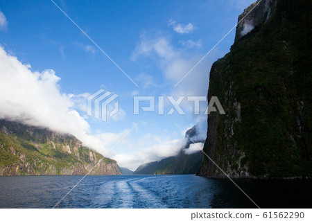 Milford Sound 61562290