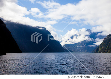 Milford Sound 61562292