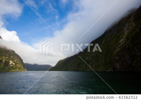 Milford Sound 61562312