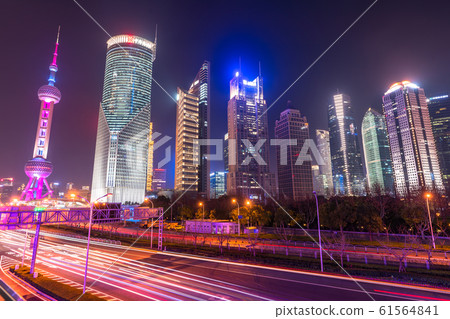  <上海>中國經濟的中心陸家嘴的摩天大樓 61564841