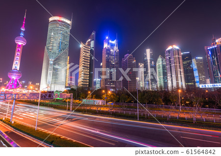  <上海>中國經濟的中心陸家嘴的摩天大樓 61564842