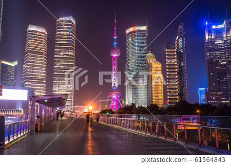  <上海>中國經濟的中心陸家嘴的摩天大樓 61564843