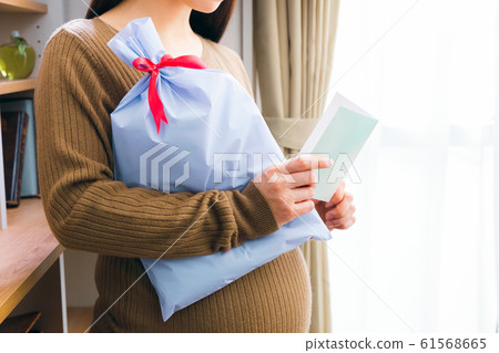 Pregnant woman message card gift present baby shower maternity leave greeting 61568665