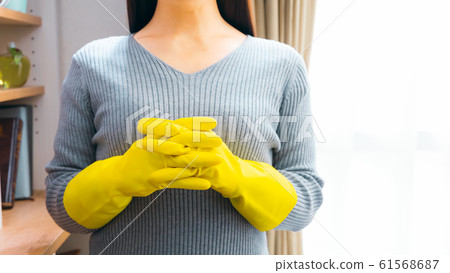 女人戴著橡膠手套16：9 61568687