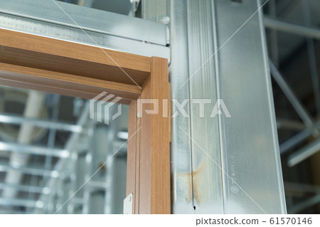 Wood frame  61570146