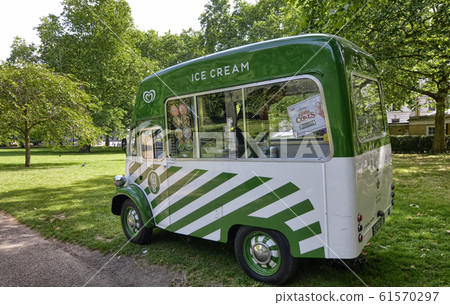 A vintage ice cream van A vintage ice cream van 61570297