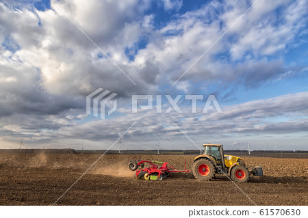 prepares the ground  61570630