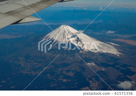 春季三月初俯瞰富士山 61571356