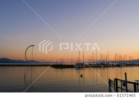 Lake Geneva at dusk, Lausanne, Switzerland 61571465