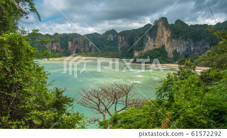 The Hat Tom Sai Beach at Railay near Ao Nang, Krabi, Thailand. 61572292