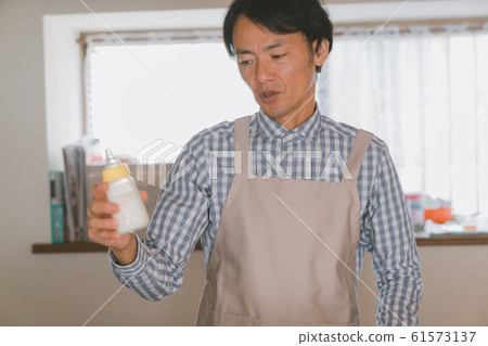 Day 10 10 days after childcare leave, daddy milk preparation 61573137