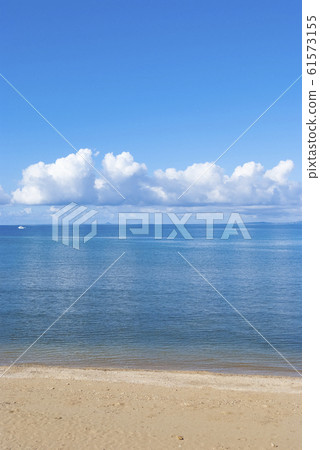 Skyscape with clouds reflected in the clear sea on a sunny day 61573155