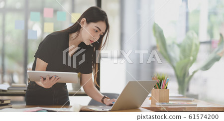 Attractive female freelancer working on the Attractive female freelancer working on the 61574200