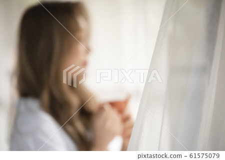 A woman with a mug 61575079