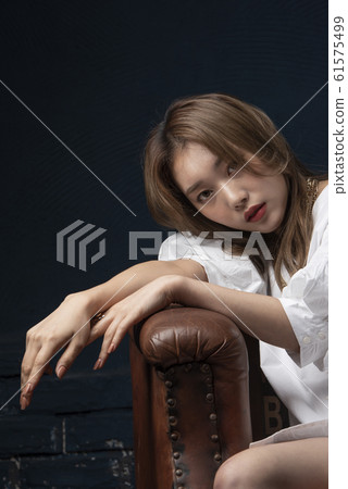 陰影的女人肖像 61575499