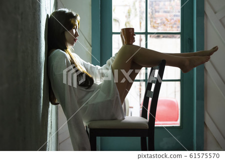 Relaxing woman 61575570