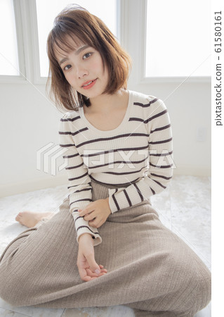 Straight Bob style woman Straight Bob style woman 61580161