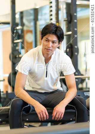 健身房肌肉訓練負重訓練體育俱樂部 健身房肌肉訓練負重訓練體育俱樂部 61581421