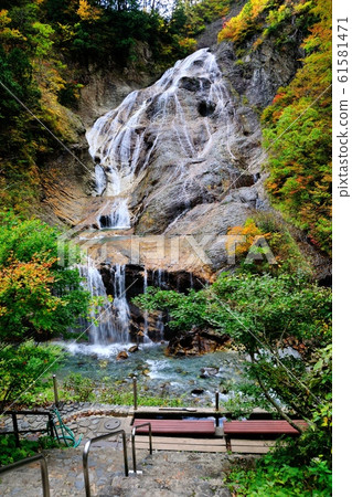 Ubaga Falls and open-air bath 61581471